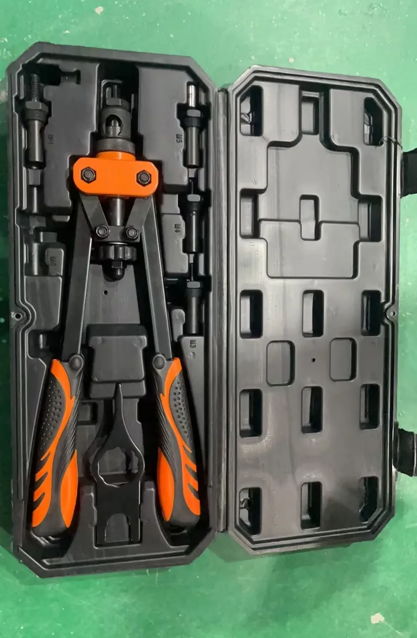 Set Professionale di Rivettatr - Power Tools Total recensione e prezzo